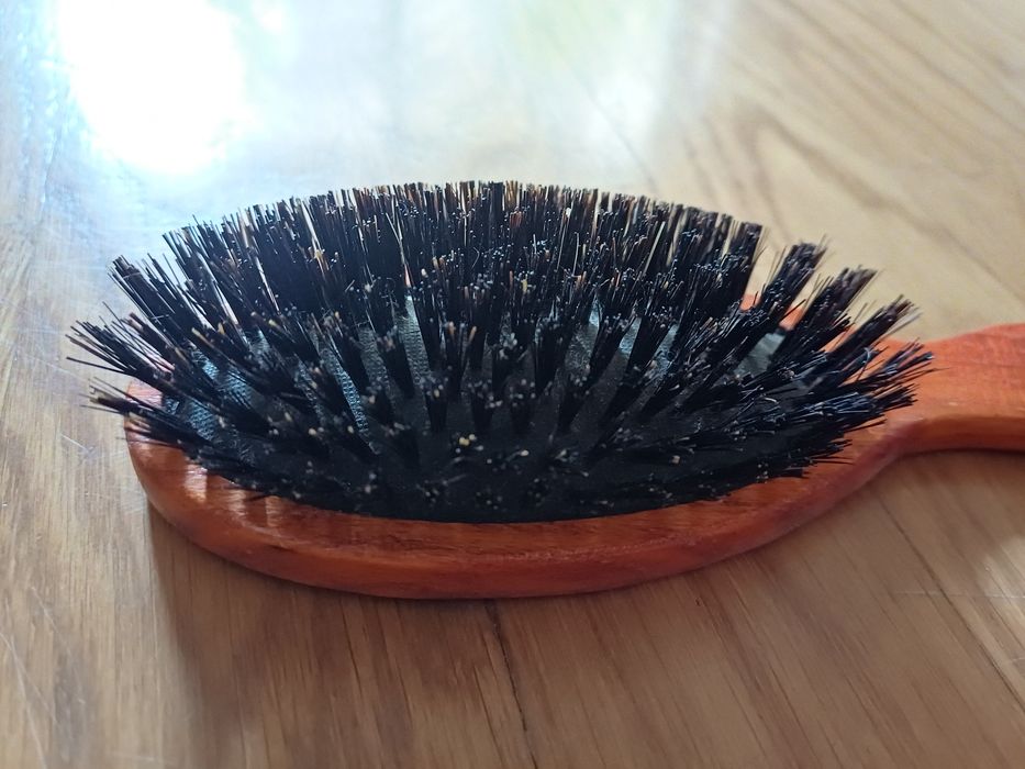 Escova oval de pêlo de javali da marca Eurostil