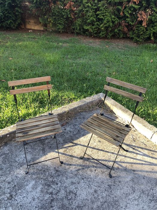 Cadeiras e mesa de esplanada