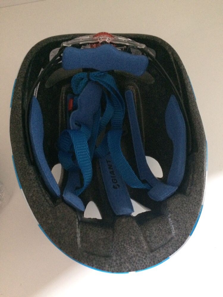 Kask GIANT dla dziecka + ochraniacze