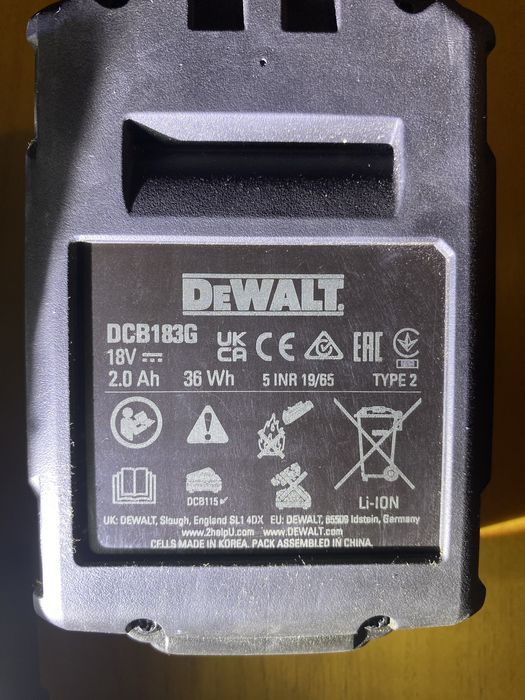 Аккумулятор + Зарядное DeWALT DCB 183G 18v