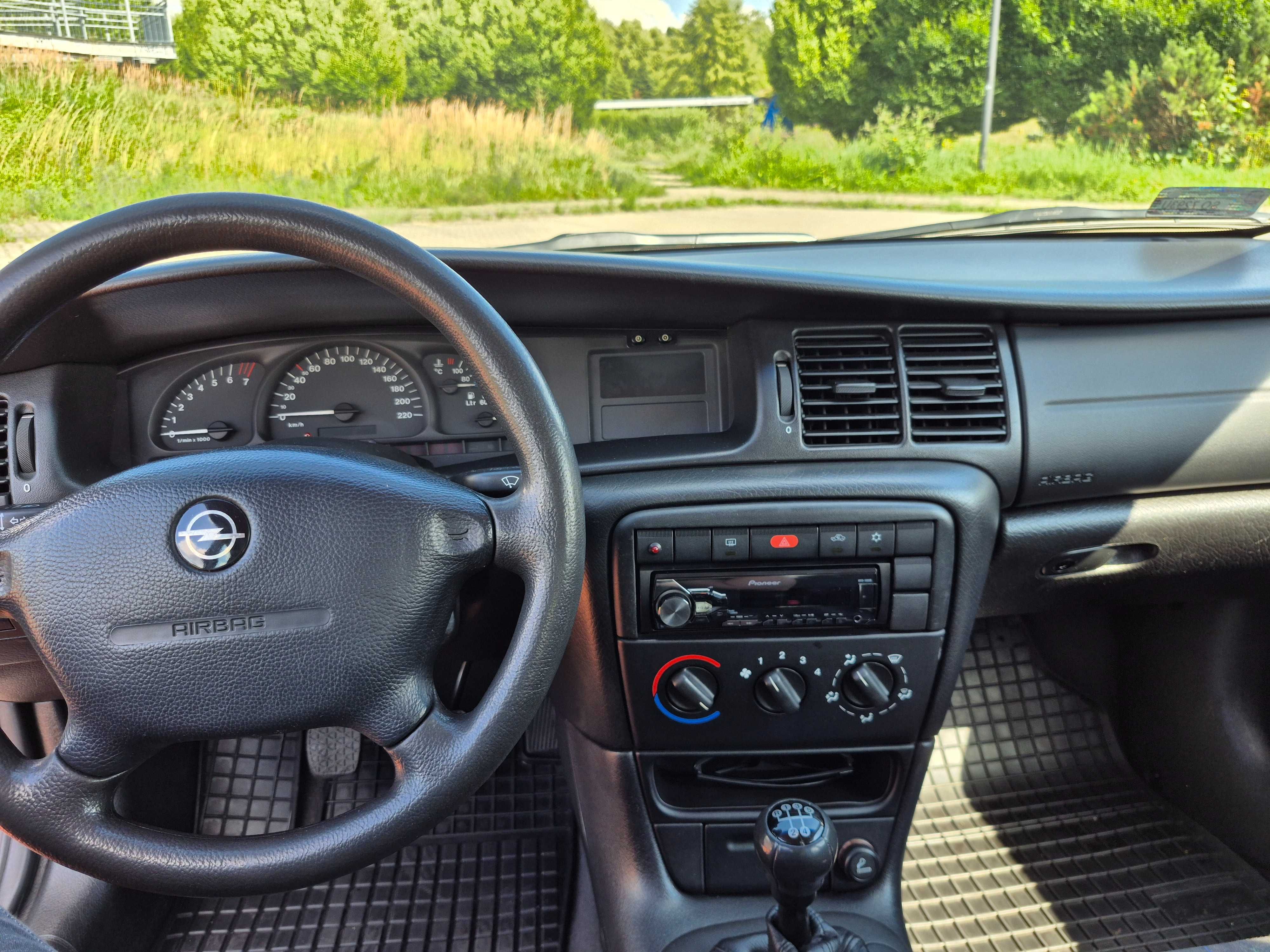 Opel Vectra B 1.8 benzyna