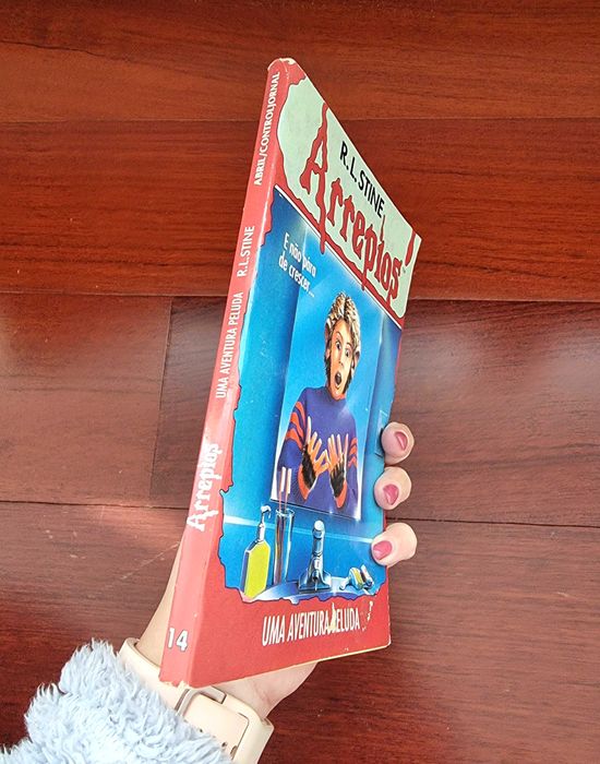 Livro "Arrepios - Uma Aventura Peluda" Vol. 14 de R. L. Stine