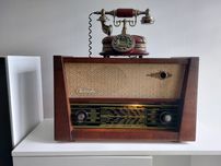 Telefon, ładna dekoracja pokoju, itp, w świetnym stanie
