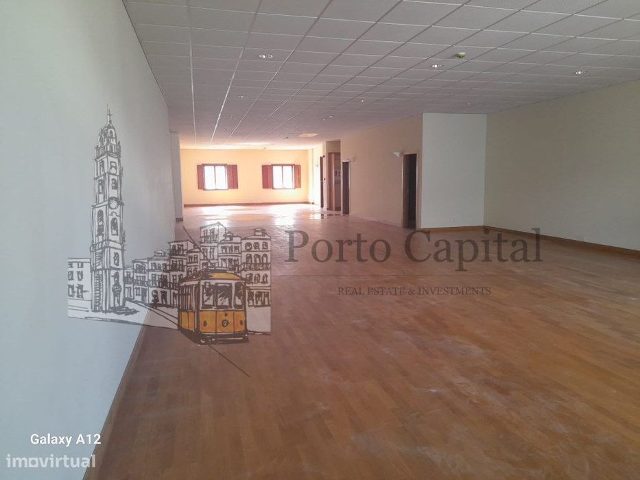 Excelente armazém junto ao Hospital Santo António