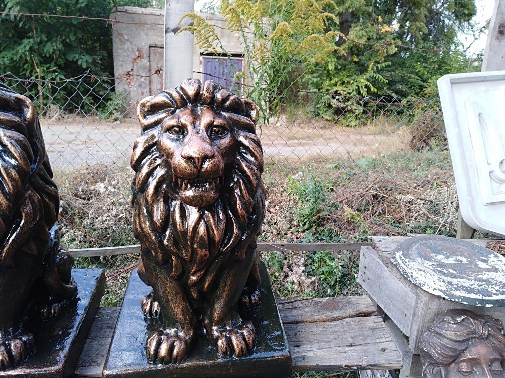 Садові фігури скульптура лев із бетону