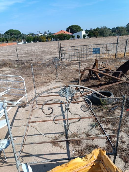 Cama de ferro antiga
