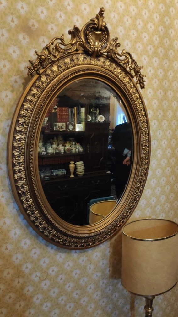 Espelho em talha dourada