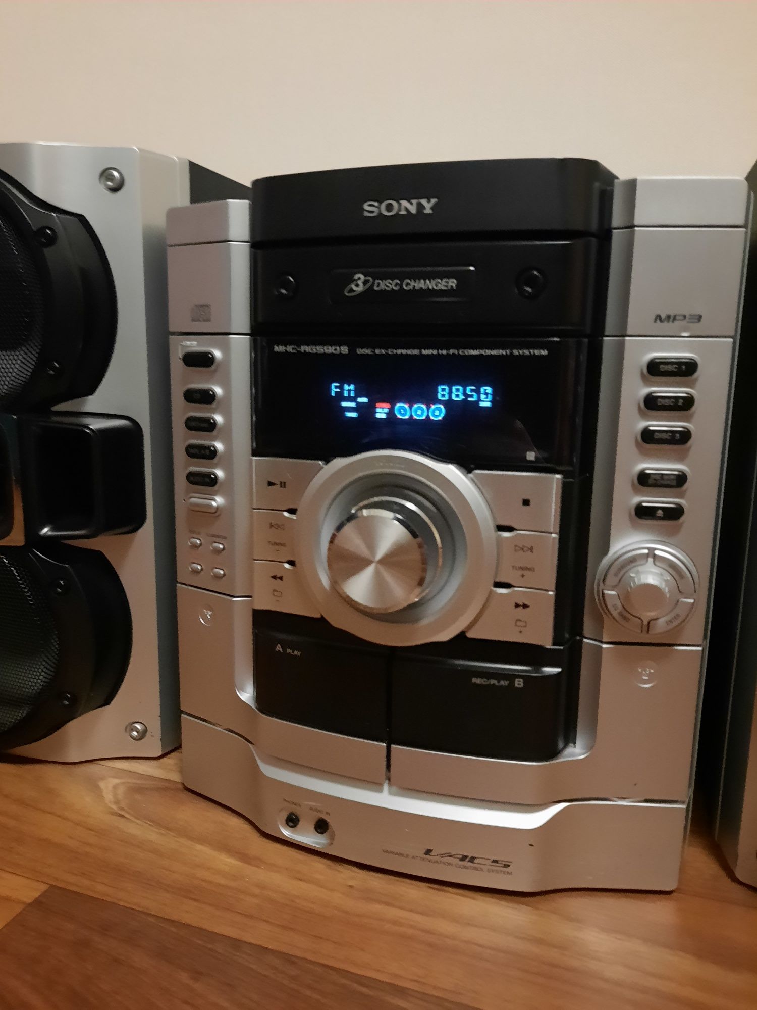 МОЩНЫЙ музыкальный центр SONY HCD-RG 590 с САБВУФЕРОМ.