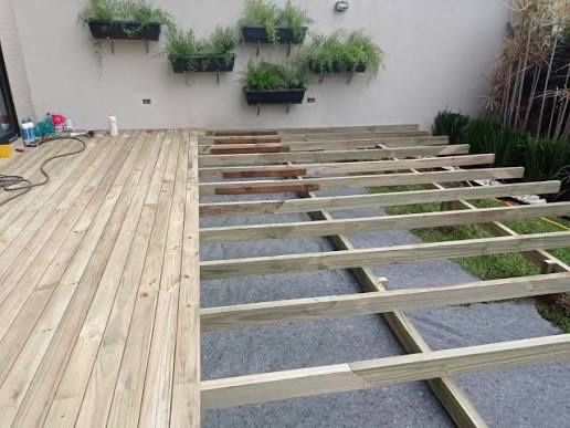 Casas e abrigos feitos em madeira tratada