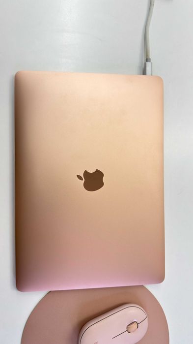 MacBook Air 13,3" M1 (2020) – 256GB armazenamento - 8GB RAM.