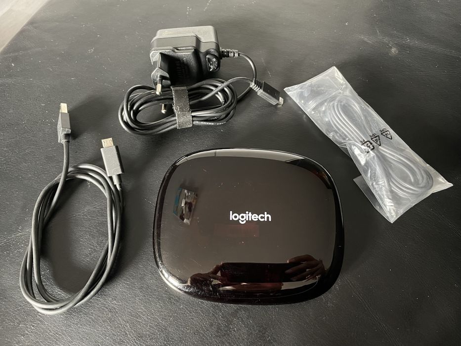 Logitech Harmony Companion / HUB + pilot