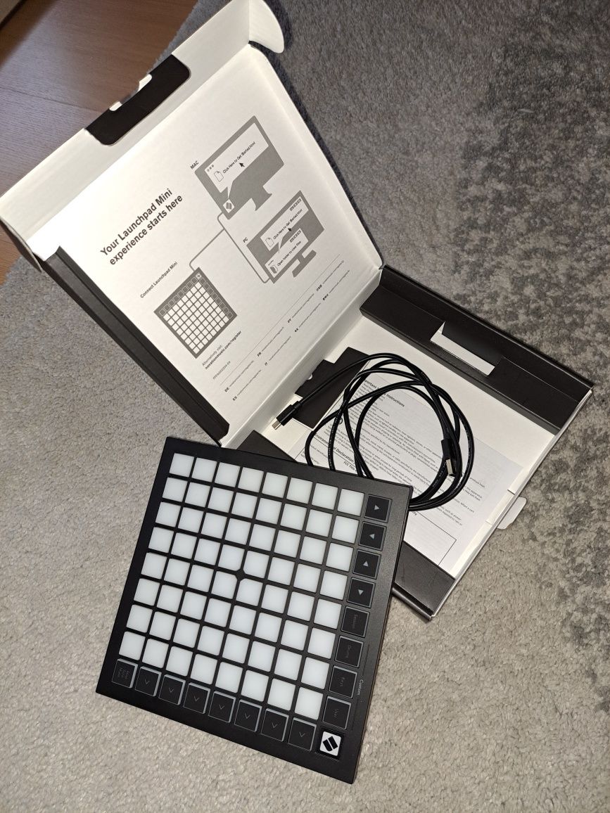 Controlador MIDI Novation Launchpad Mini MK3