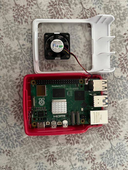Raspberry Pi 5 4GB desktop kit (novo]