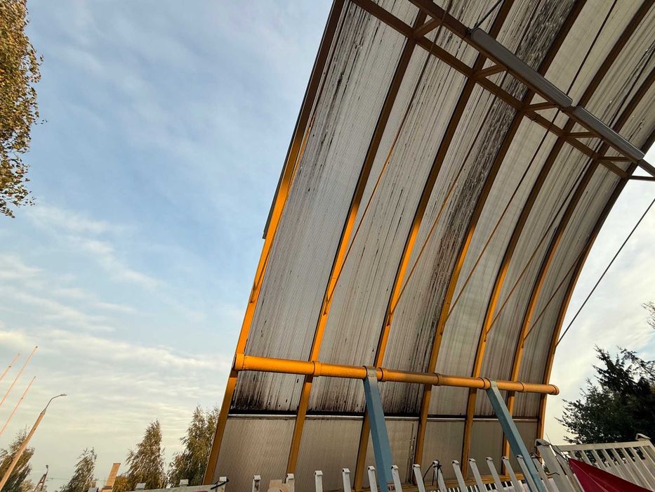 Zadaszenie z pleksi - konstrukcja stalowa dla Stacji paliw, sklepów