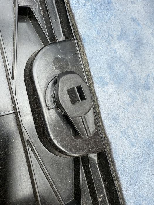 Zaślepka klapy audi a4 b7 kombi zamknięcie trójkąta