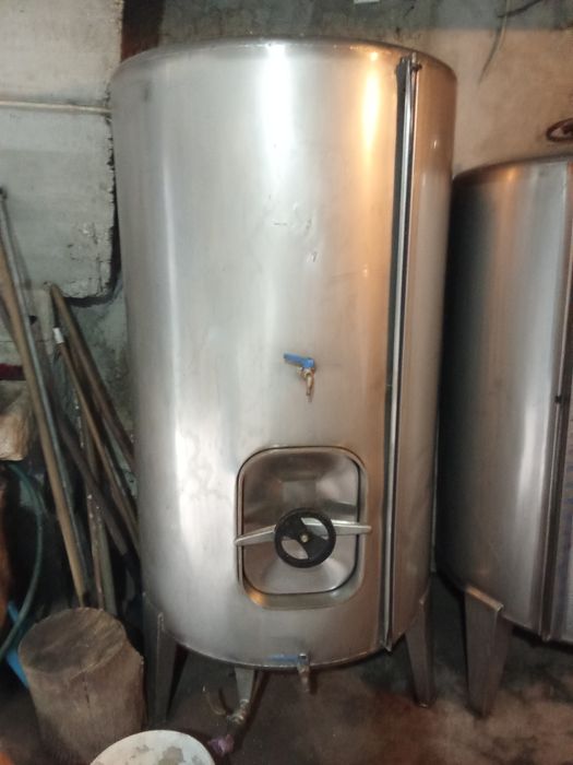 Vendo cubas de inox para vinho