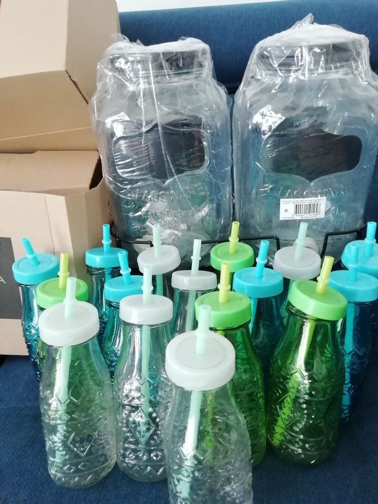 20  garrafas de vidro reutilizaveis  e 2 garrafões 5L c/ torneira KASA