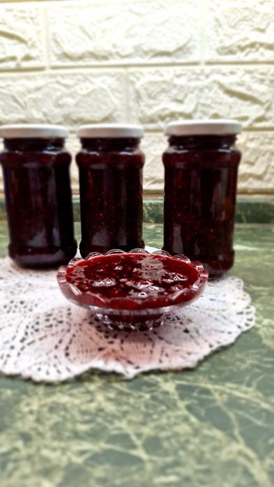 Варення,  брусниці,  чорниці,  журавлини, кизилу.