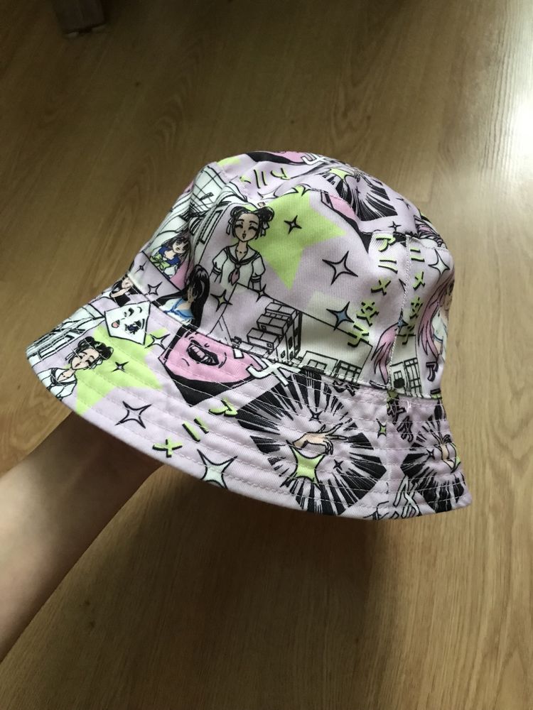 Różowy dwustronny kapelusz typu bucket hat