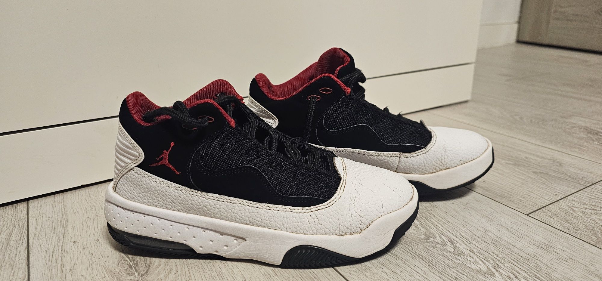 Jordan Max Aura 2 buty dziecięce rozmiar 36,5 wkładka 23,5cm skórzane