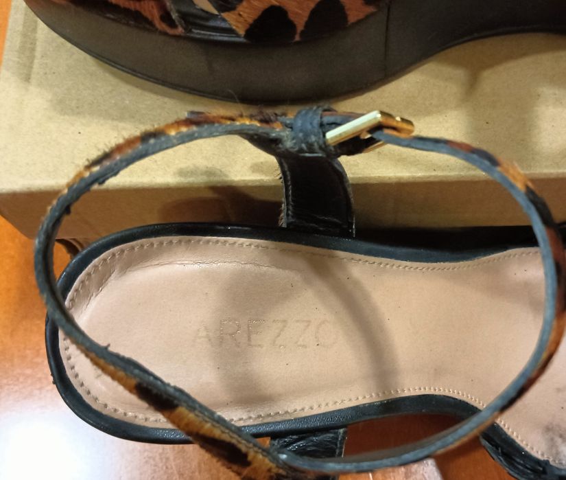 Vendo sandálias Marca AREZZO MADE IN BRAZIL