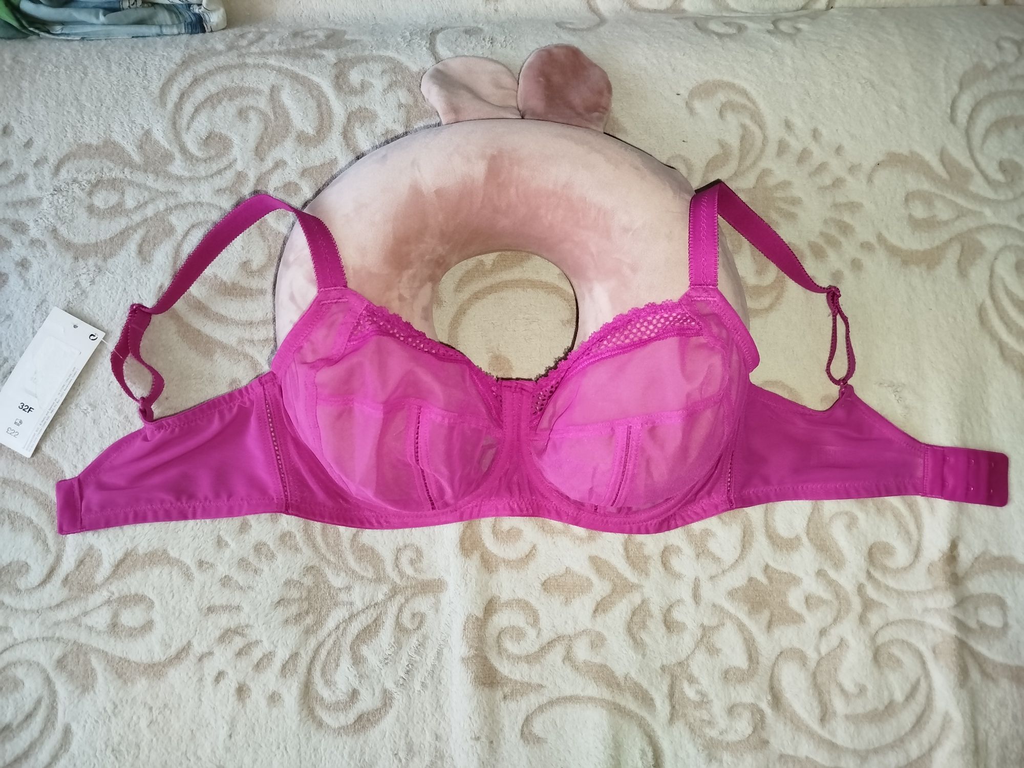 Продам бюстик m&s extra support bra
Размер 32 F. ( Объем 70 , тянется
