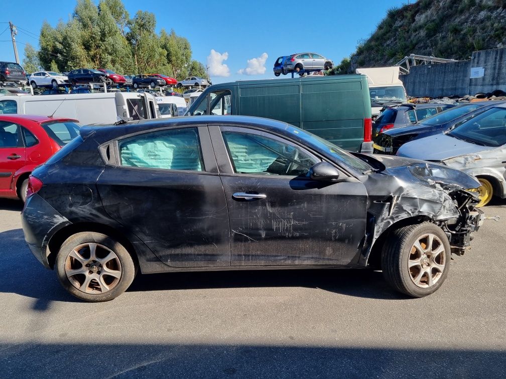 Alfa Romeu Giulietta 1.6 JTD de 2010 para peças