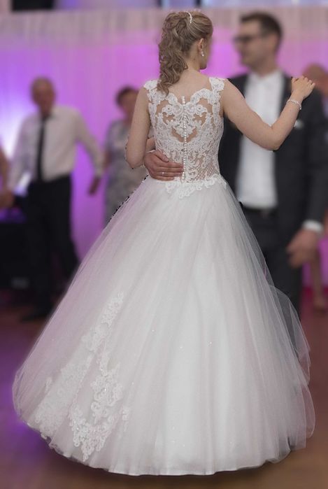 Piękna suknia ślubna princessa MS Moda, India + welon