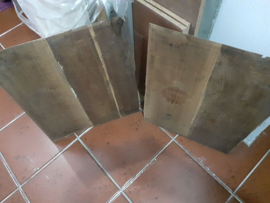 - Conjunto de 10 peças de madeira de castanho antigo.