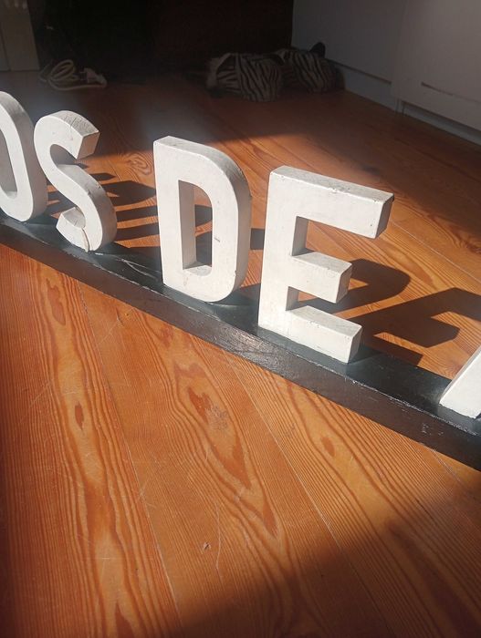 Letras em Madeira Vintage "LIVROS DE ARTE" da antiga Livraria Portugal