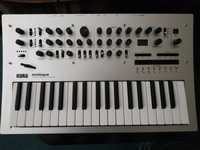 Korg Minilogue sintetizador analógico