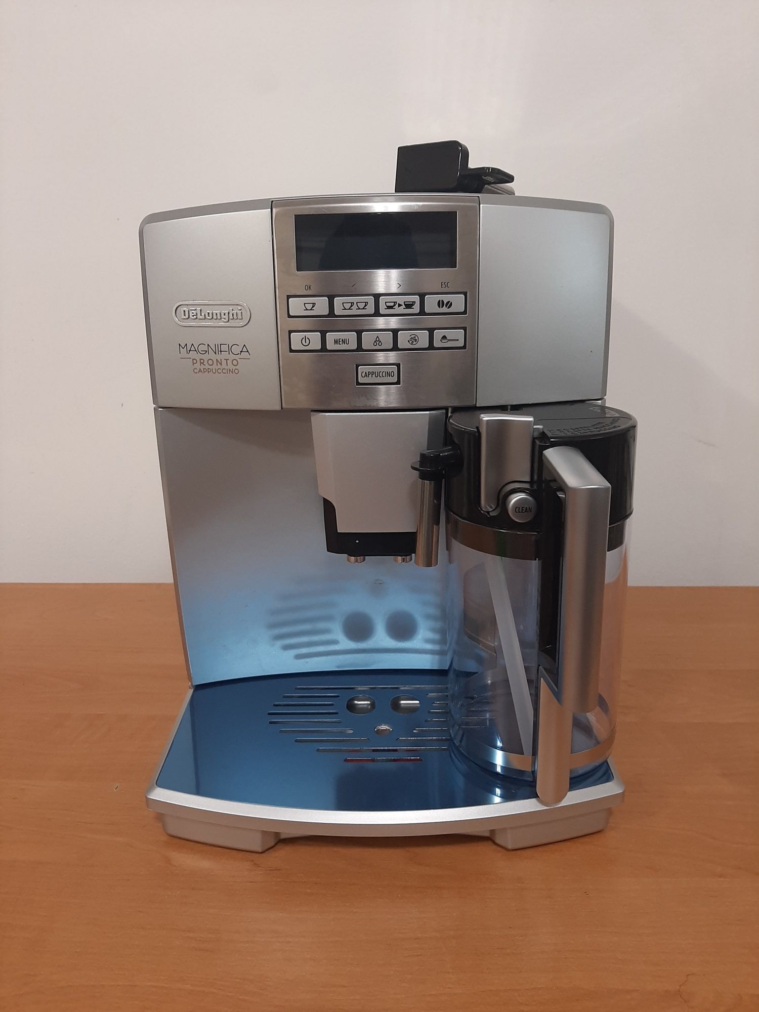 Кофемашина кавовий апарат Delonghi Magnifica cappuccino ESAM 04.350