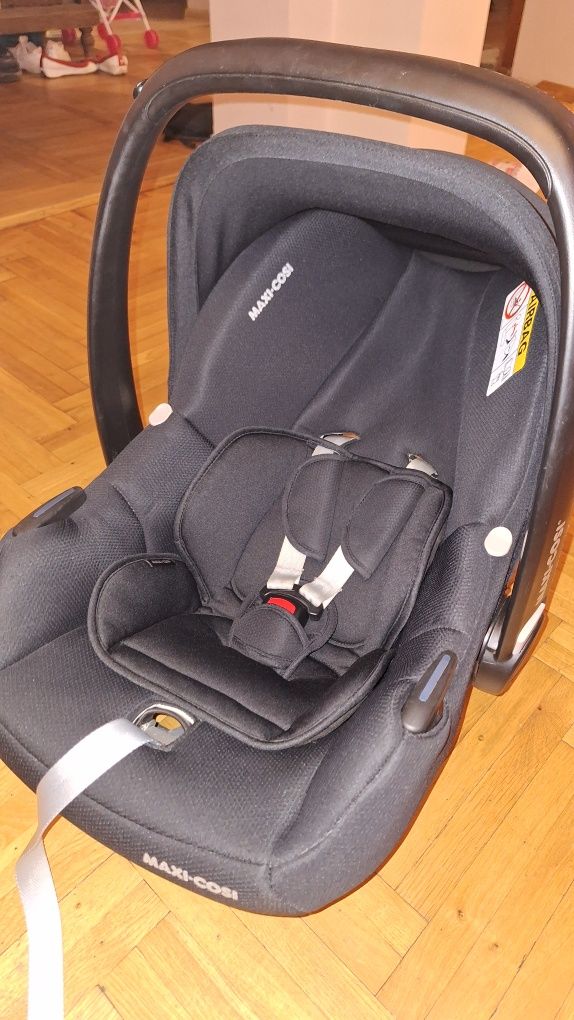 Maxi Cosi Fotelik CabrioFix I-size z Baza