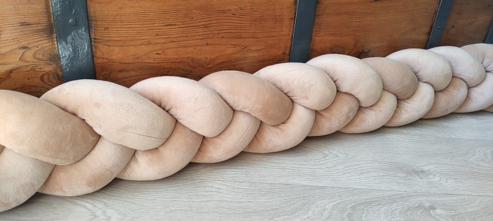 Warkocz ochraniacz do łóżeczka welur jasny brąz 240 cm