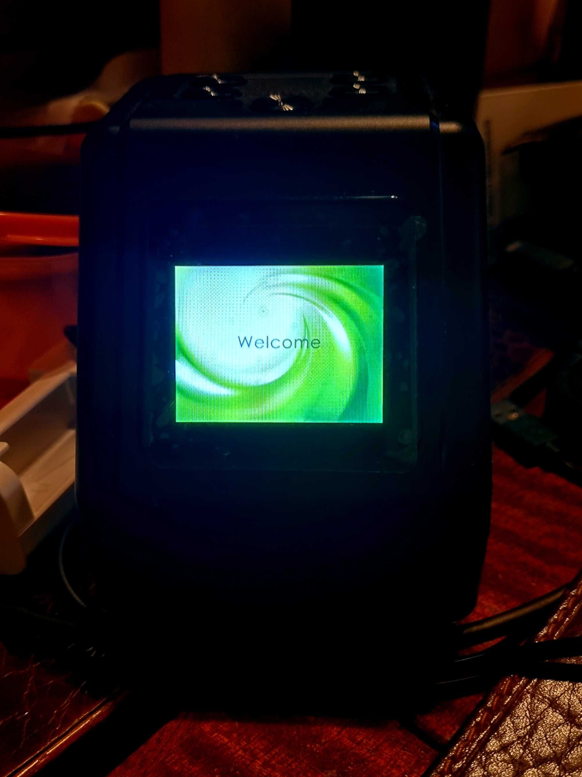 Portable film scanner