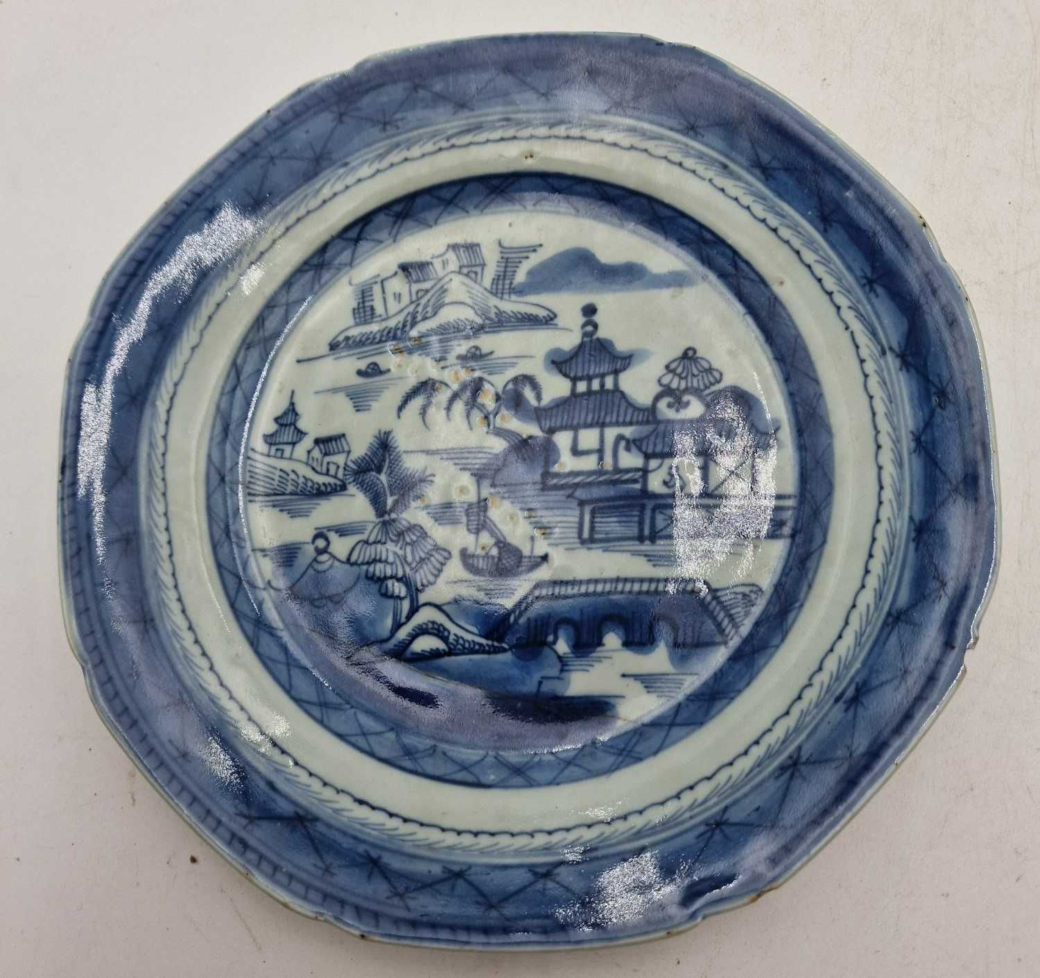 3 Pratos Porcelana china Azul e Branco Período Jiaking (Séc.XVIII)