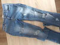 Nowe jeansy z dziurami