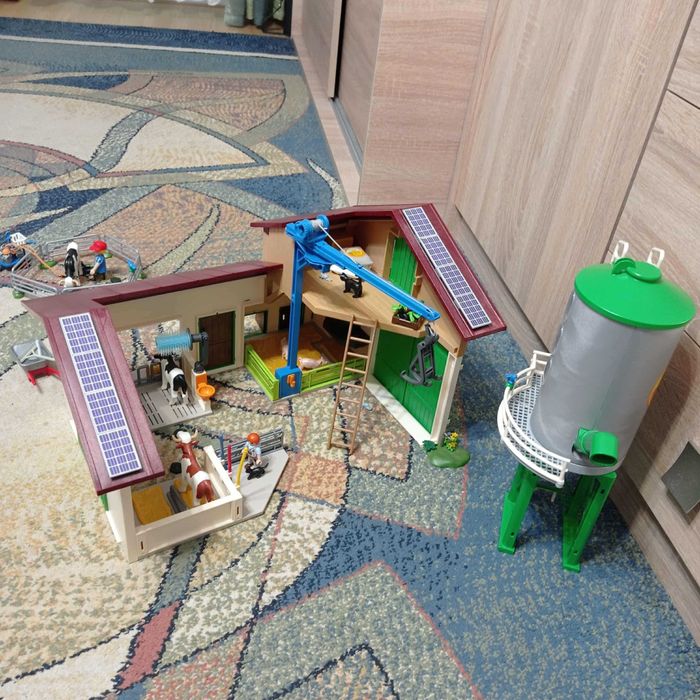 Duże gospodarstwo rolne z silosem Playmobil 70132