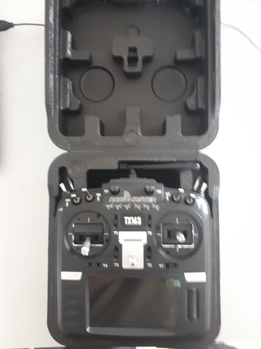 Пульт апаратура Radiomaster TX16S + кейс + акуми