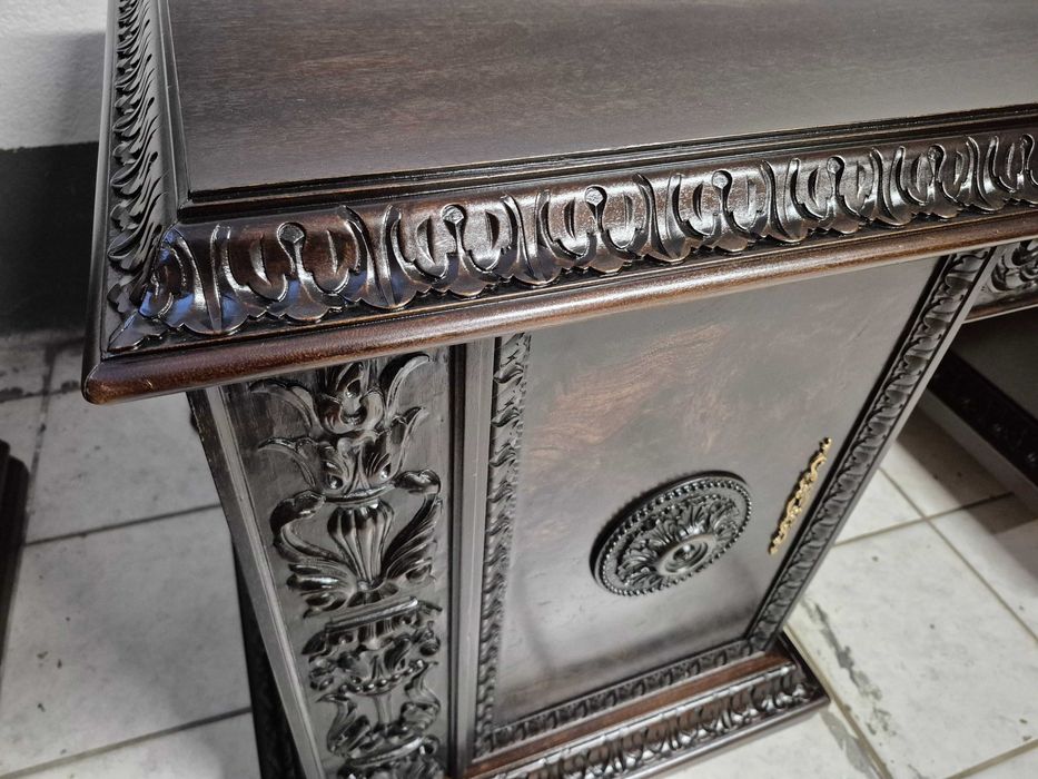 Stylowe biurko na lwich łapach antyk