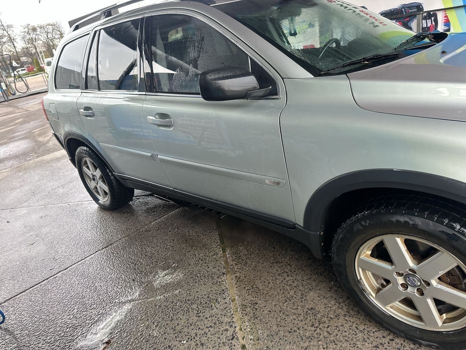 Свіжо пригнаний Volvo XС90 для ЗСУ