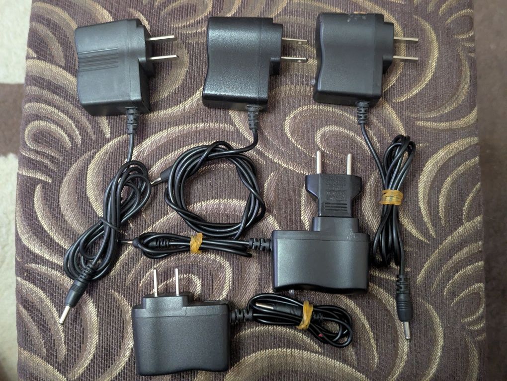 Продам старые зарядки, часы, zippo, usb, aux, наушники, адаптеры