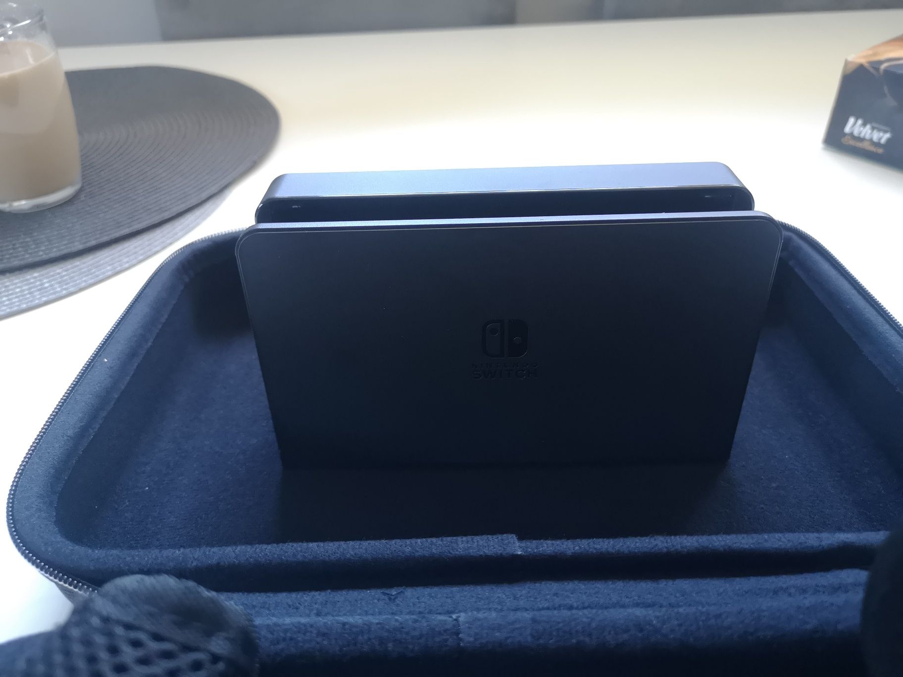 Nintendo switch oled + Pokémon Arceus + box