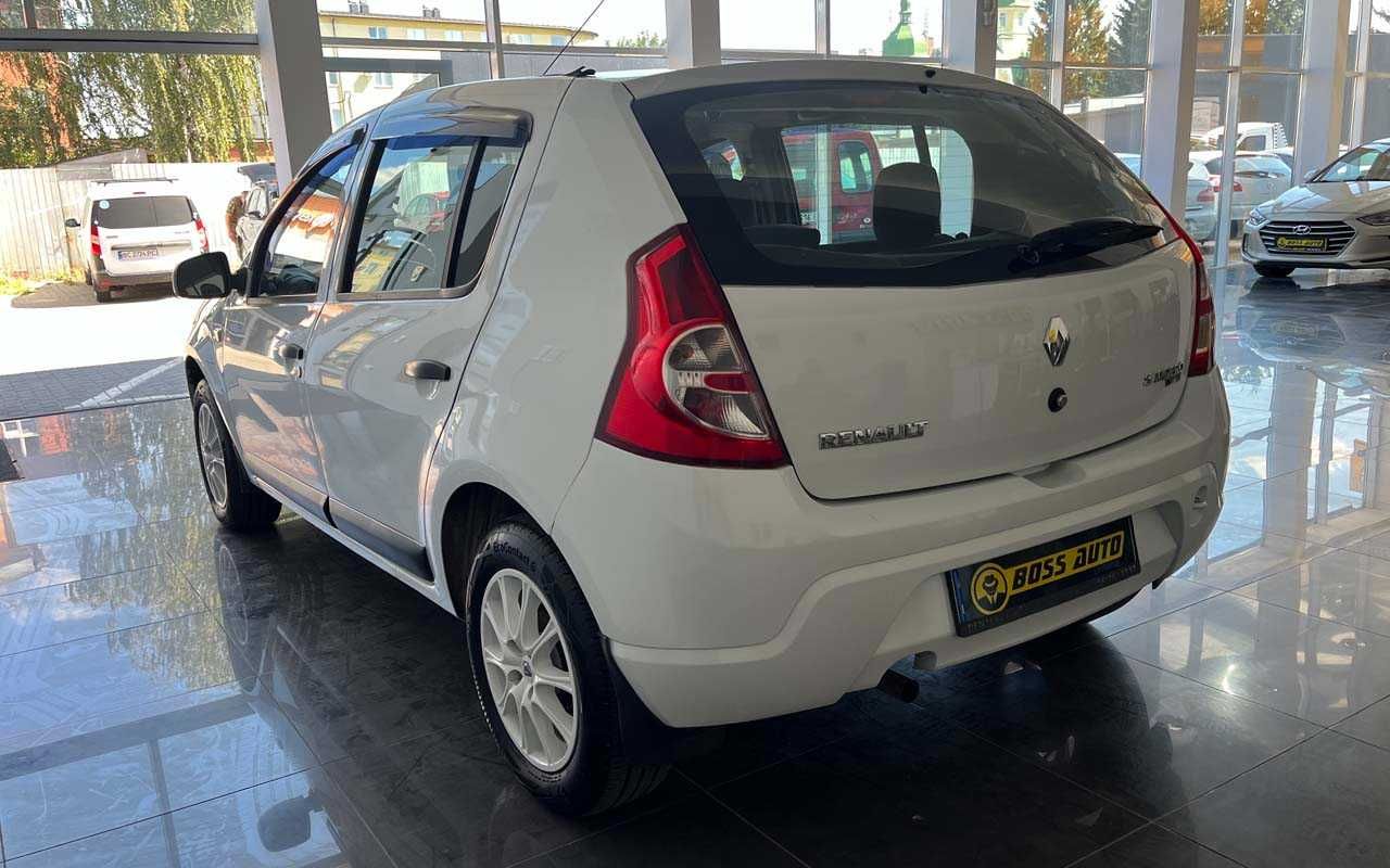 Renault Sandero 2011