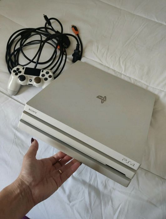 PlayStation 4 Pro Branca