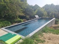 Construção e remodelação de piscinas