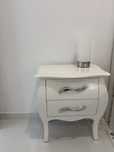 Mesa de cabeceira como nova