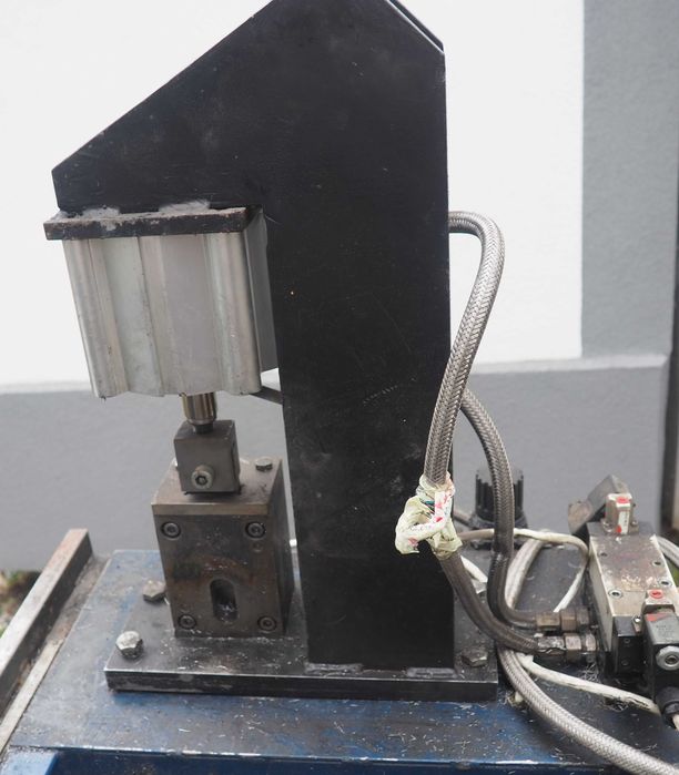 Prasa pneumatyczna przecinarka do węży hydraulicznych ,zakuwarka