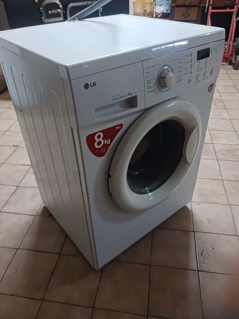 Vendo máquina de lavar roupa LG 8 kg classe A+ , em ótimo estado possi