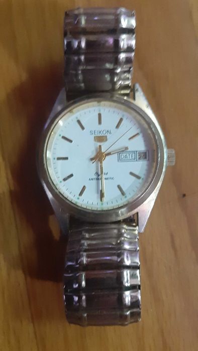 часы наручные кварцевые и механика